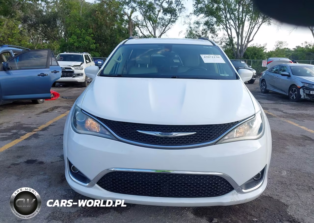 2017 Chrysler Pacifica Touring-L VIN:2C4RC1BG1HR511216 - 13