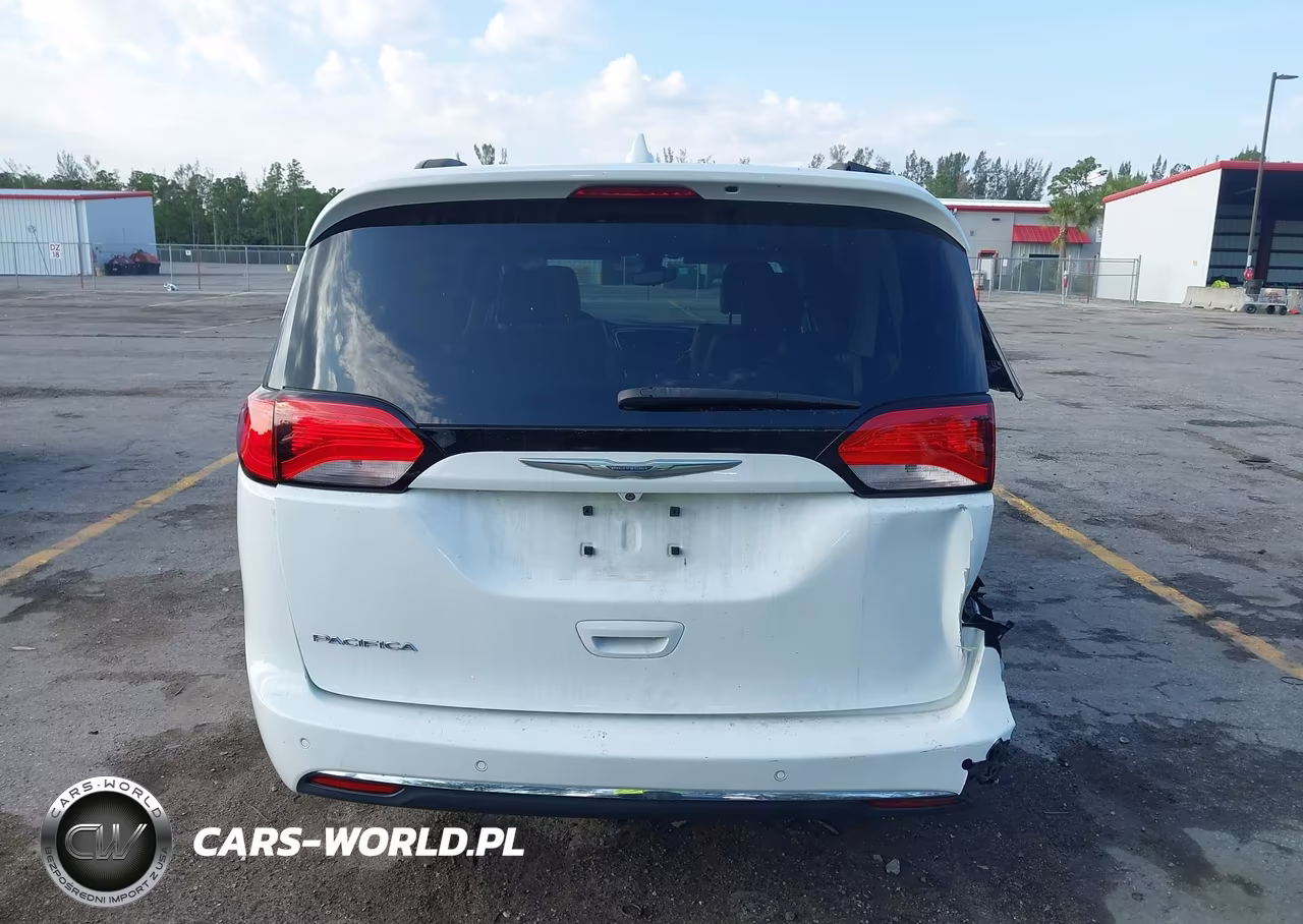 2017 Chrysler Pacifica Touring-L VIN:2C4RC1BG1HR511216 - 17