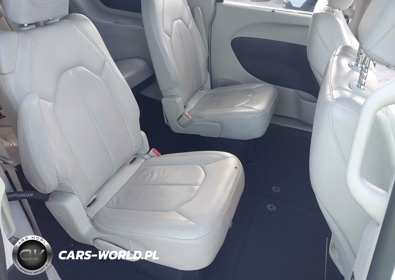 2017 Chrysler Pacifica Touring-L VIN:2C4RC1BG1HR511216 - 8