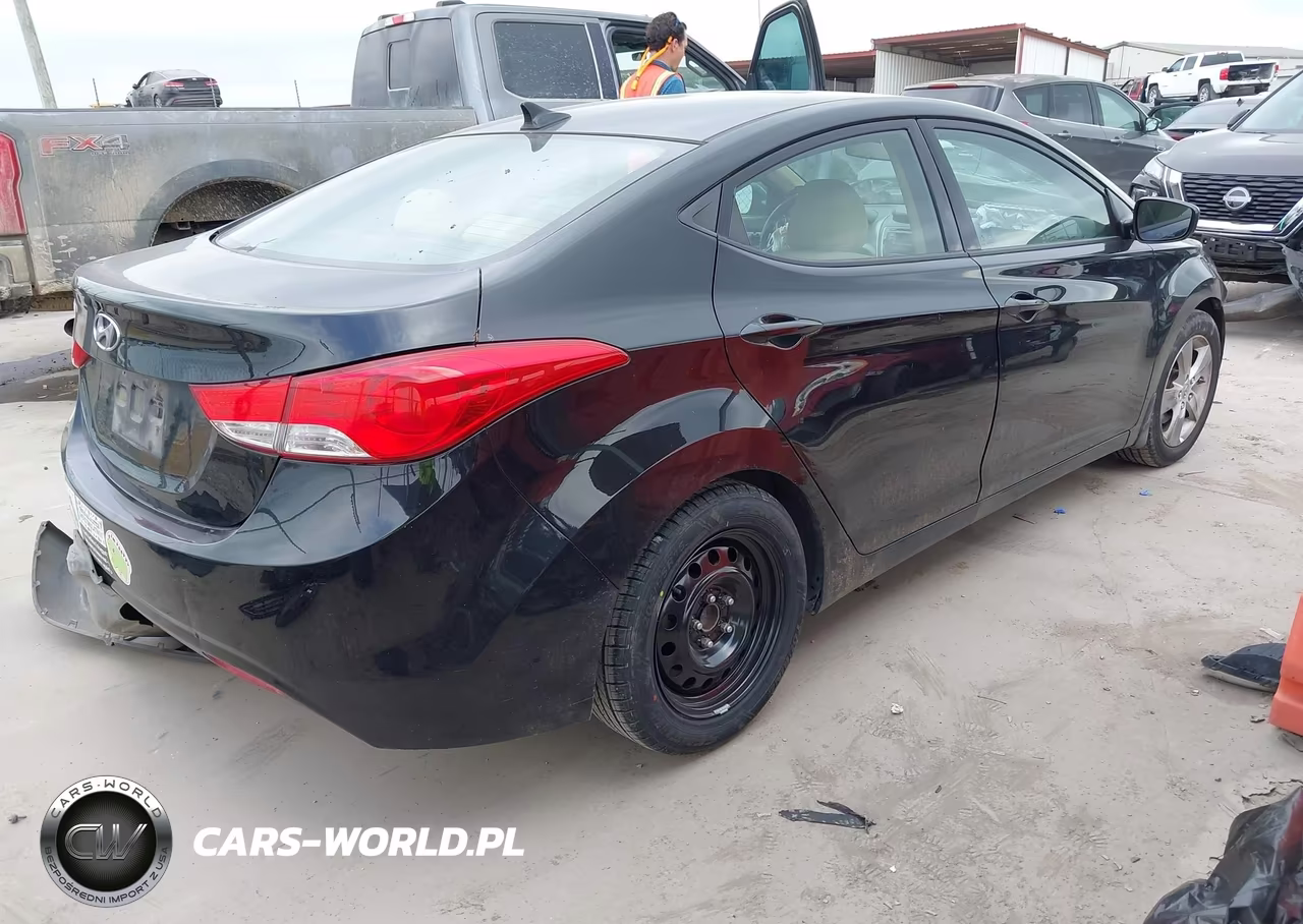 2013 Hyundai Elantra Gls VIN:5NPDH4AE6DH275568 - 4