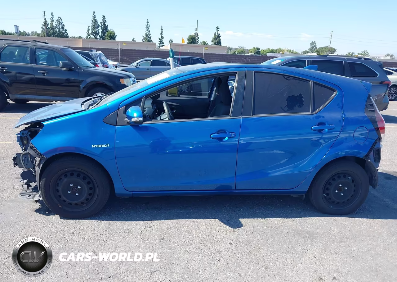 2016 Toyota Prius C Two VIN:JTDKDTB3XG1589942 - 15