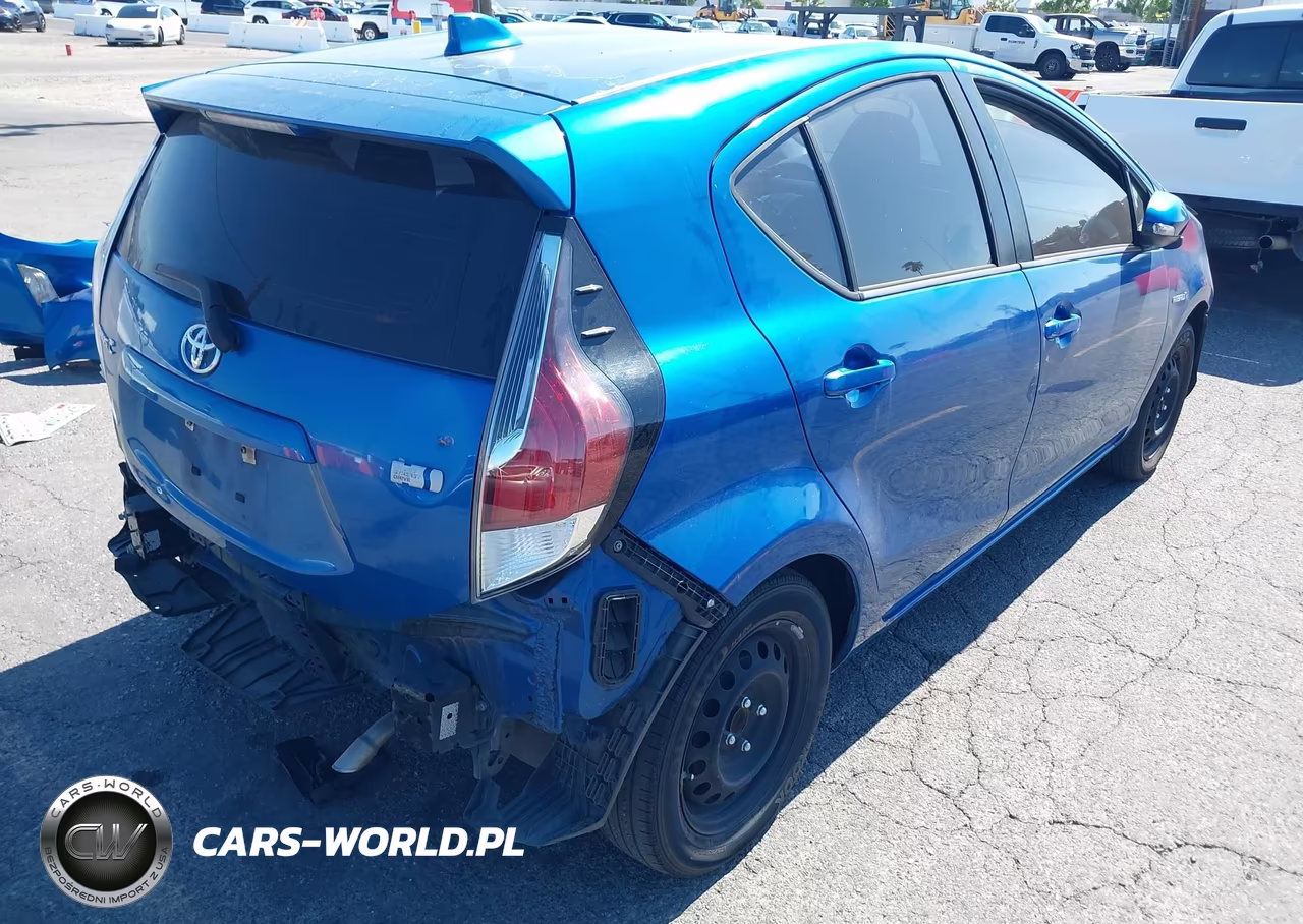 2016 Toyota Prius C Two VIN:JTDKDTB3XG1589942 - 4
