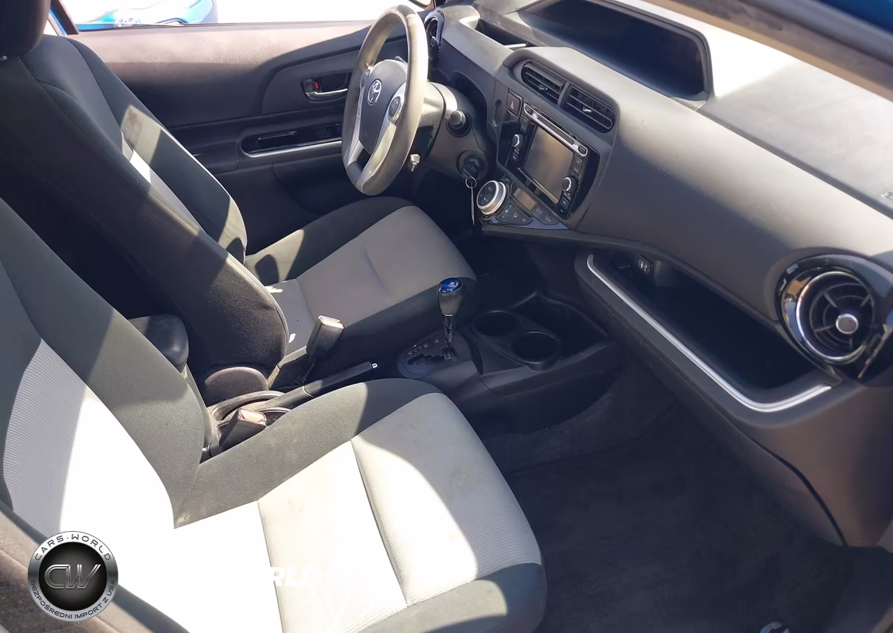 2016 Toyota Prius C Two VIN:JTDKDTB3XG1589942 - 5