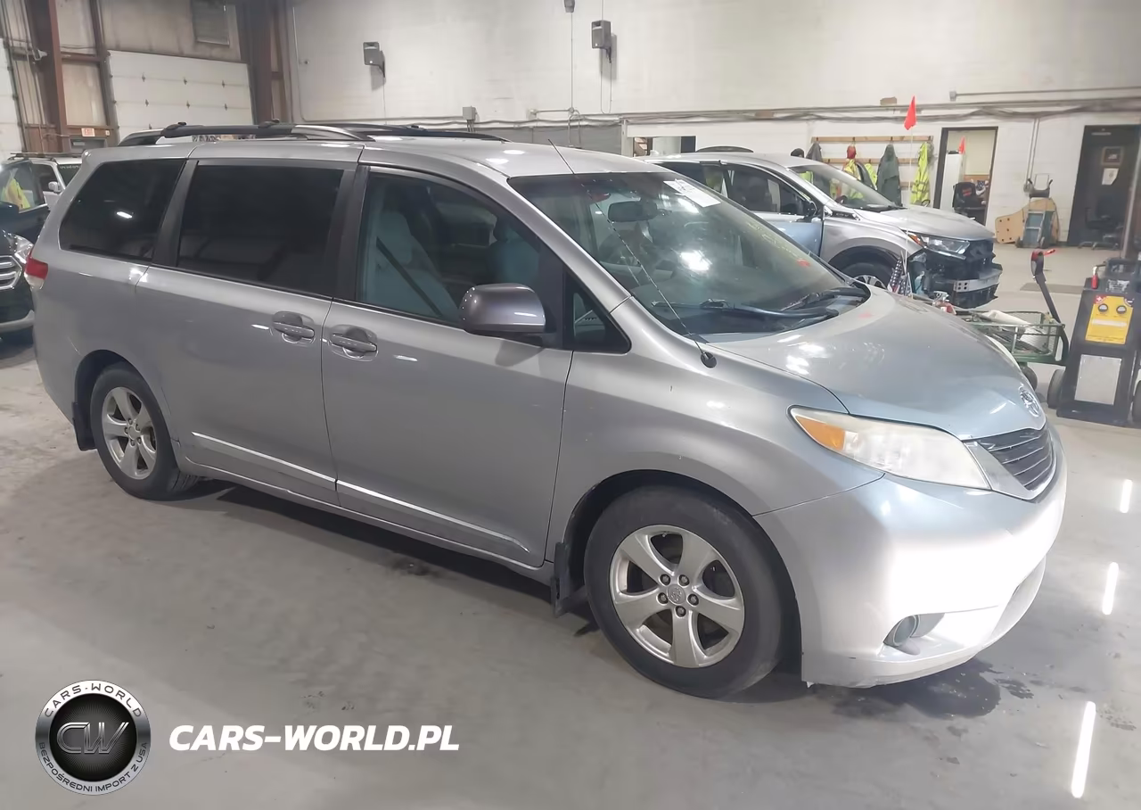 Główne zdjęcie 2014 Toyota Sienna Le V6 8 Passenger