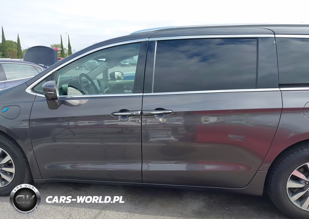 2021 Chrysler Pacifica Hybrid Touring L VIN:2C4RC1L71MR602897 - 15