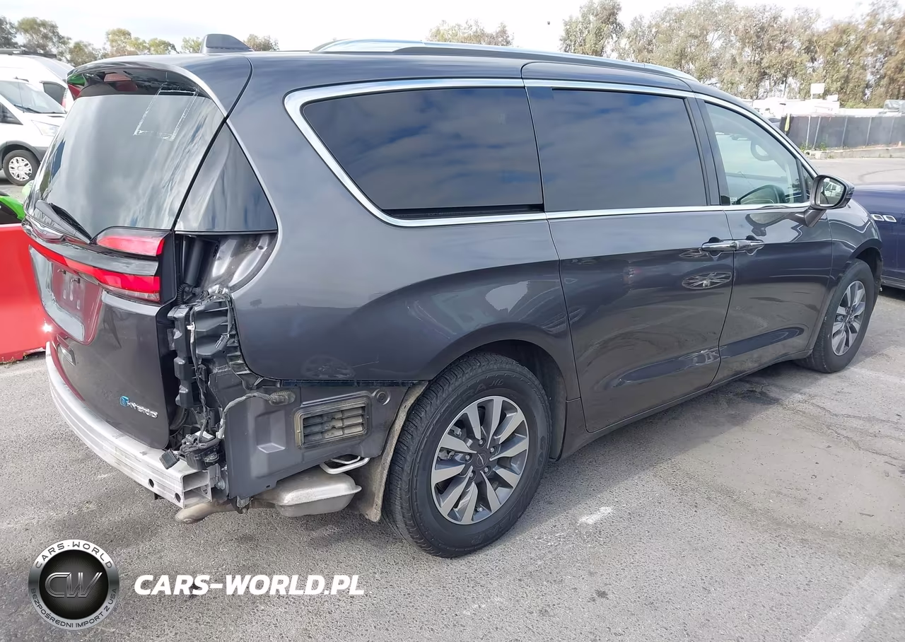 2021 Chrysler Pacifica Hybrid Touring L VIN:2C4RC1L71MR602897 - 4