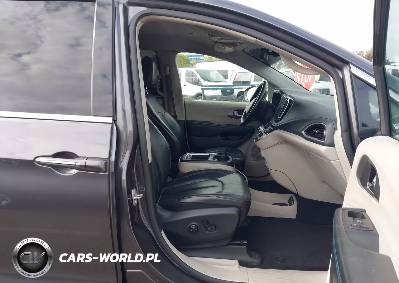 2021 Chrysler Pacifica Hybrid Touring L VIN:2C4RC1L71MR602897 - 5