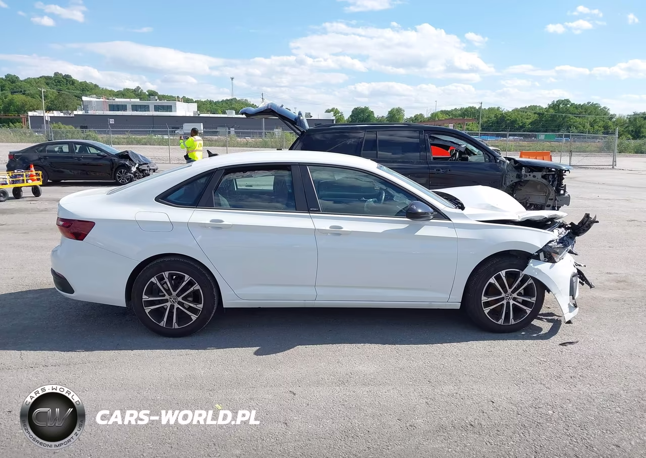 2025 Volkswagen Jetta 1.5T Sport VIN:3VWBX7BU0SM030447 - 13