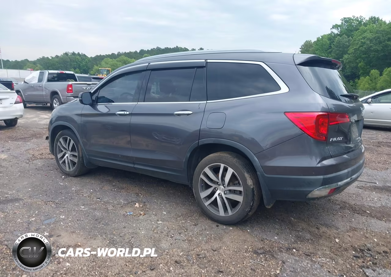 2018 Honda Pilot Touring VIN:5FNYF6H97JB044524 - 3