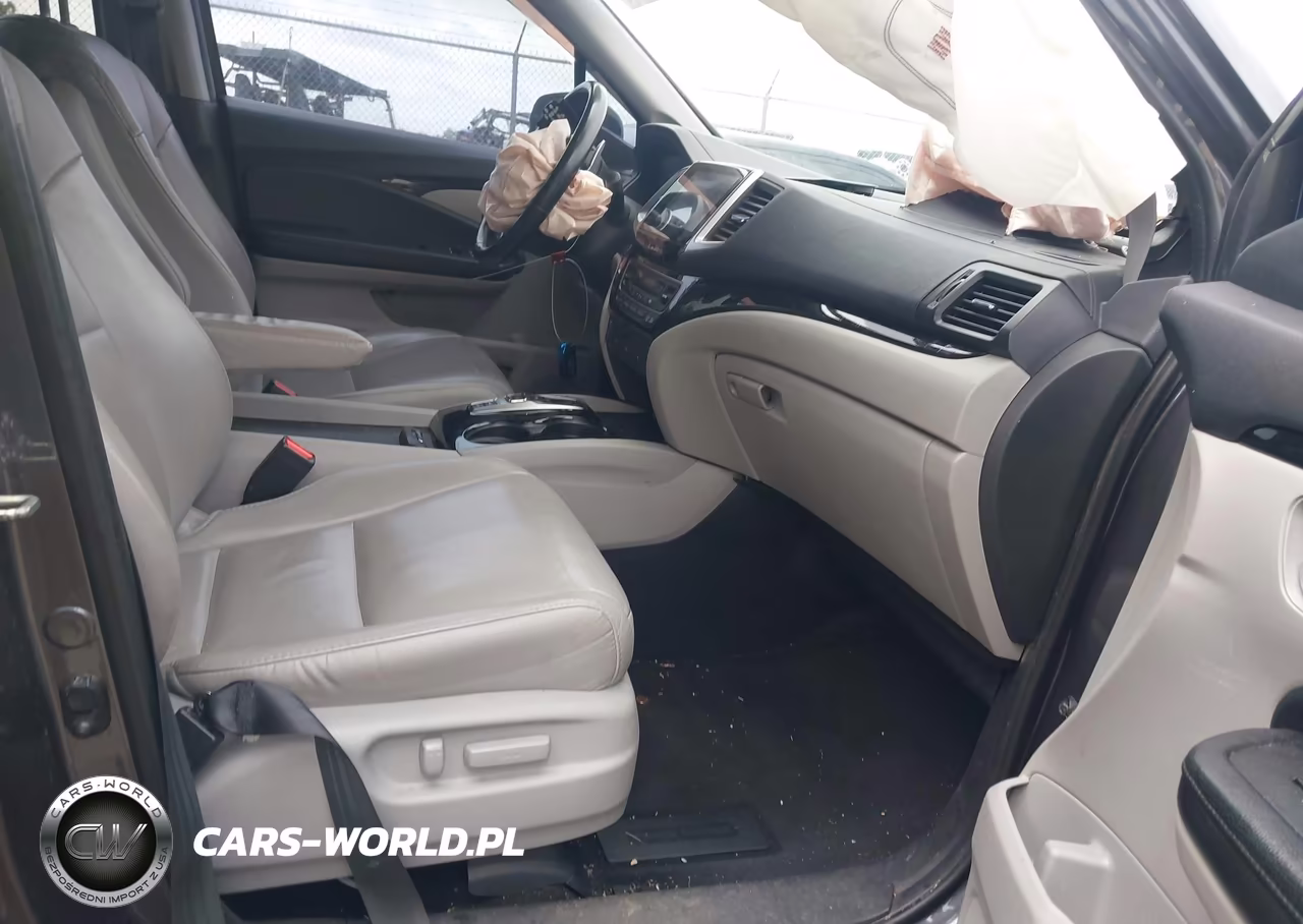 2018 Honda Pilot Touring VIN:5FNYF6H97JB044524 - 5