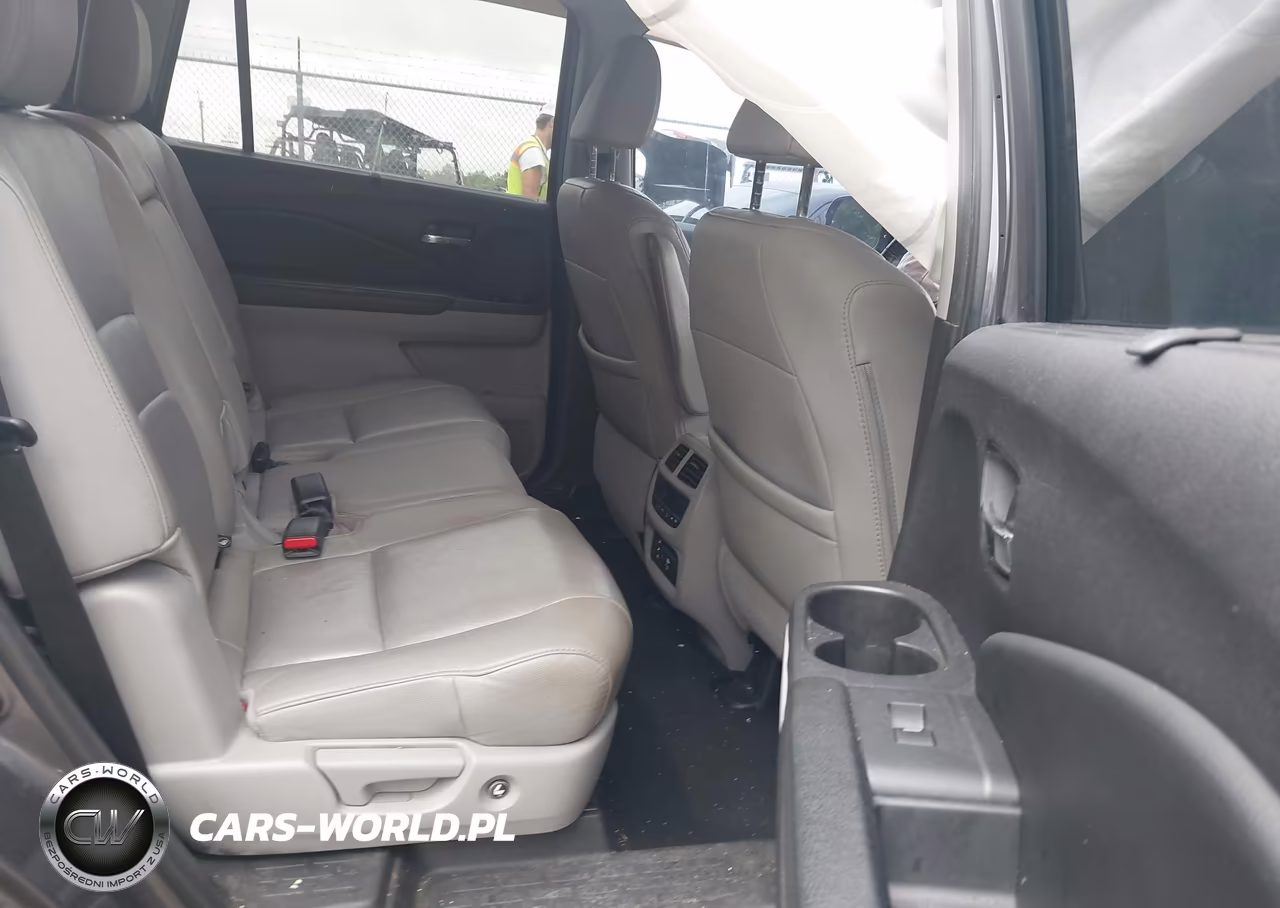2018 Honda Pilot Touring VIN:5FNYF6H97JB044524 - 8