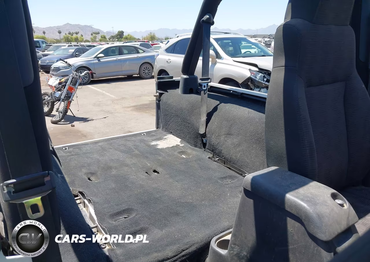 2005 Jeep Wrangler Unlimited Rubicon VIN:1J4FA64S45P327385 - 8