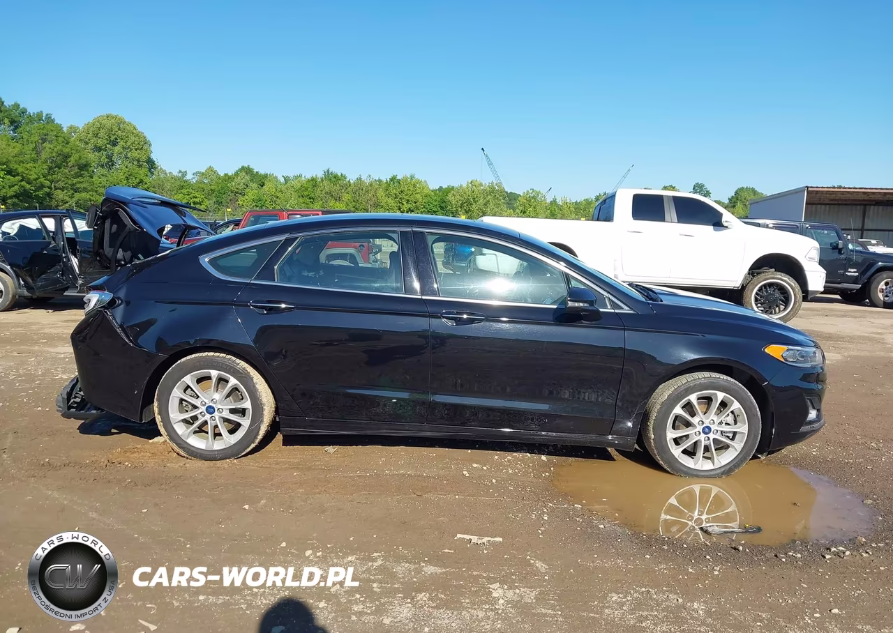 2019 Ford Fusion Energi Titanium VIN:3FA6P0SU4KR173843 - 13