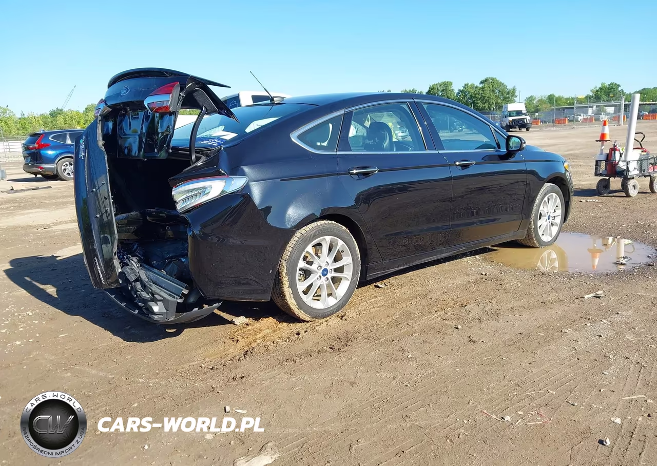 2019 Ford Fusion Energi Titanium VIN:3FA6P0SU4KR173843 - 4