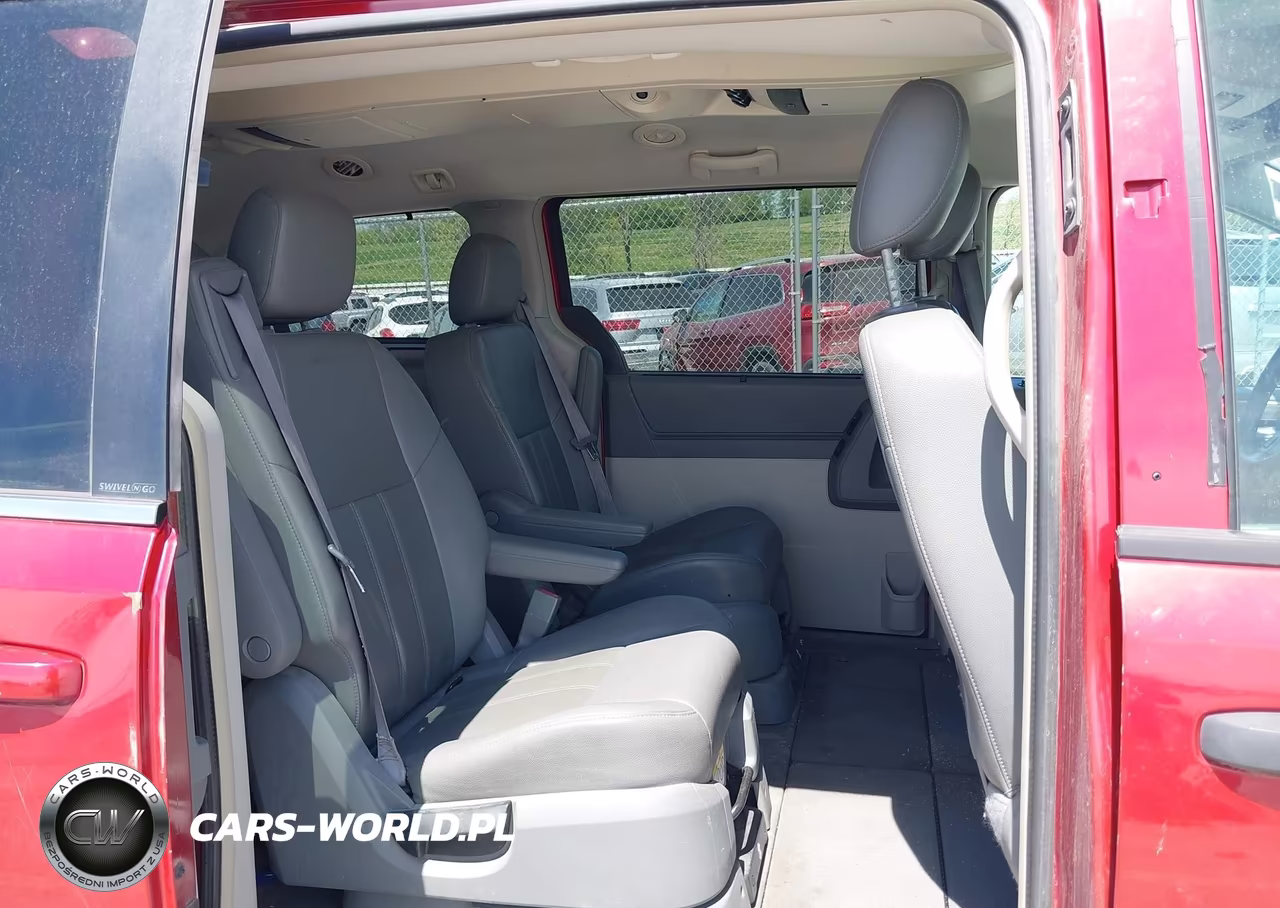 2008 Chrysler Town & Country Touring VIN:2A8HR54P18R701167 - 8