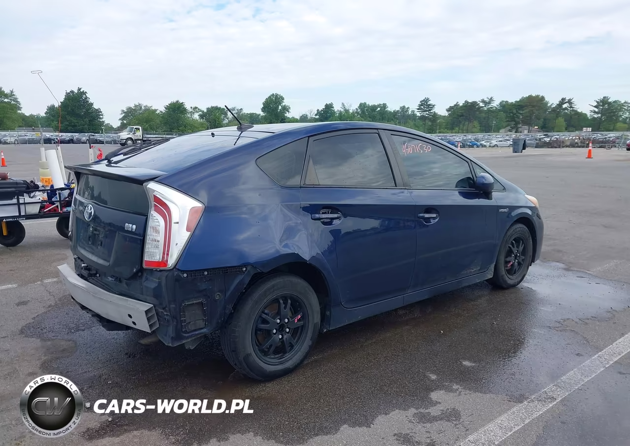 2013 Toyota Prius Three VIN:JTDKN3DU2D1620194 - 4