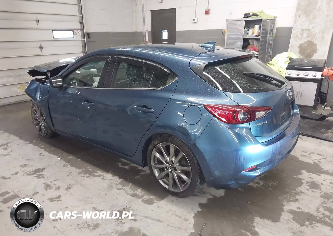 2018 Mazda Mazda3 Touring VIN:3MZBN1L37JM239322 - 3