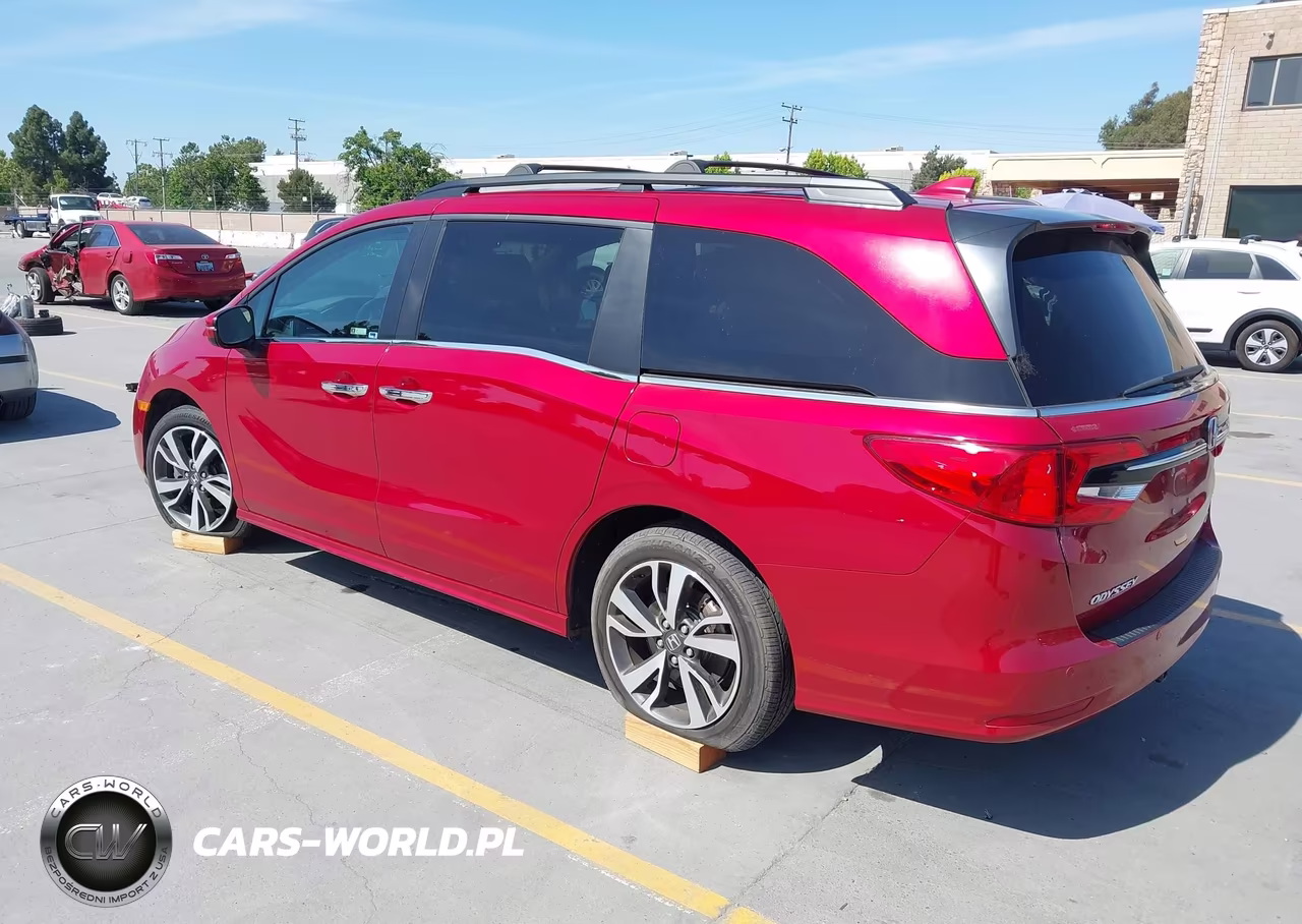 2023 Honda Odyssey Touring VIN:5FNRL6H82PB061664 - 3