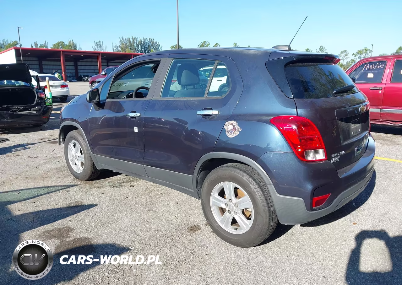 2019 Chevrolet Trax Ls VIN:3GNCJNSB2KL223871 - 3