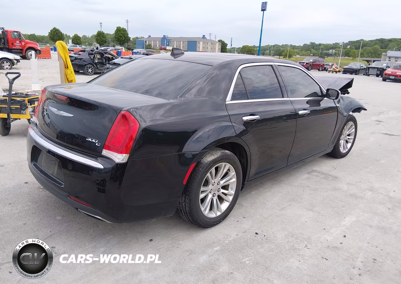 2017 Chrysler 300C VIN:2C3CCAEG4HH591168 - 4