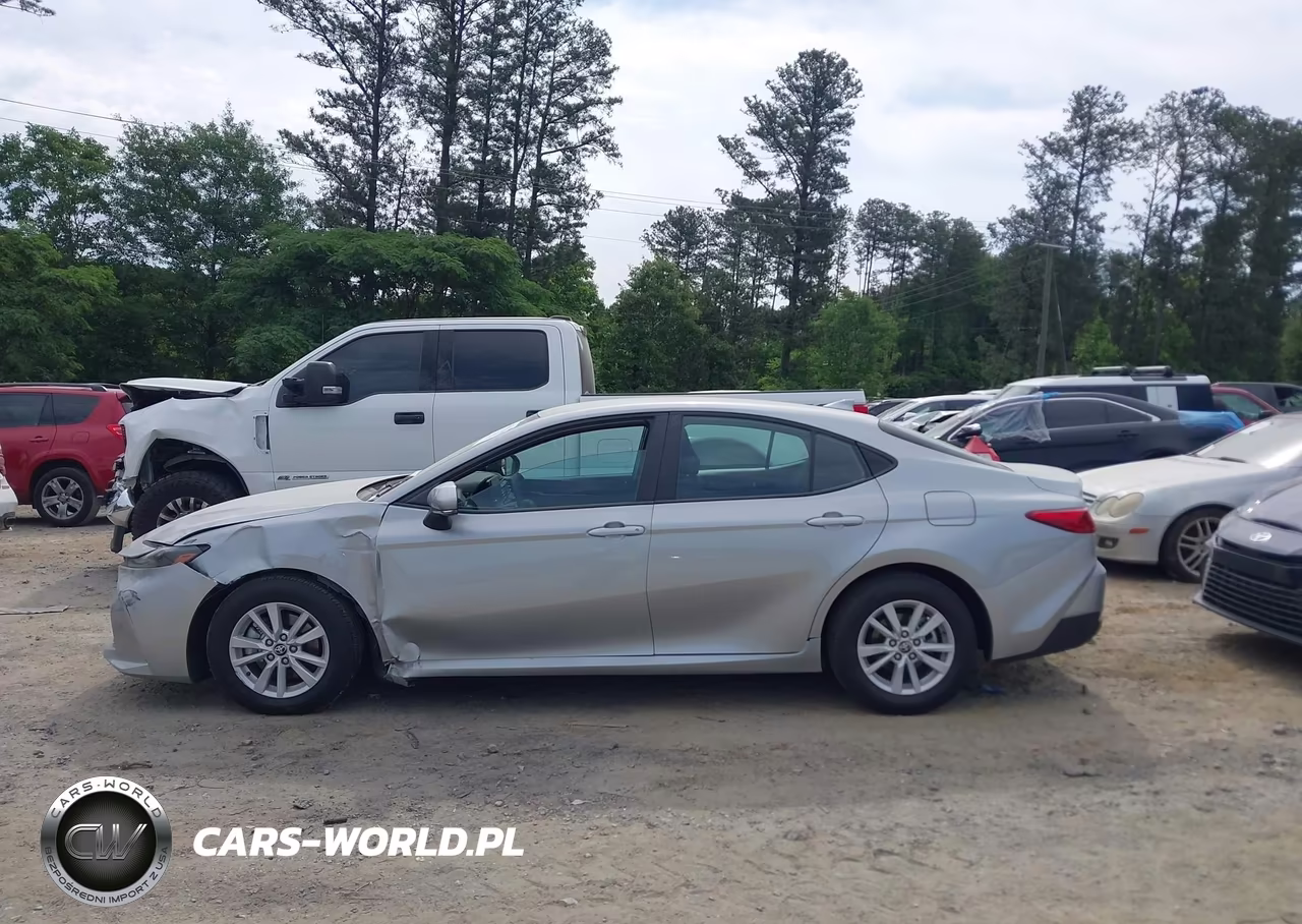 2026 Toyota Camry Le VIN:4T1DAACK0TU255774 - 14