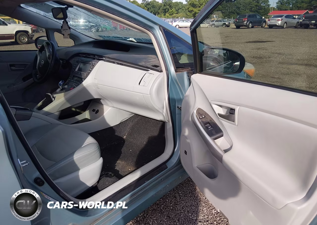 2013 Toyota Prius Four VIN:JTDKN3DU3D1671705 - 5