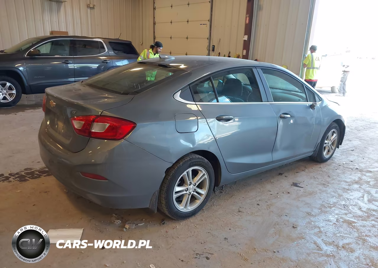 2018 Chevrolet Cruze Lt Auto VIN:1G1BE5SM3J7245187 - 4