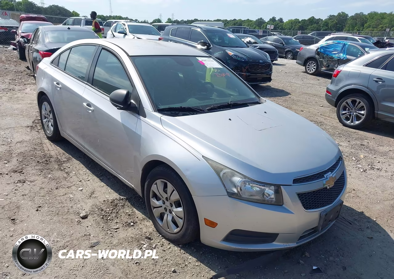 2013 Chevrolet Cruze Ls Auto – zdjęcie 1 z 18