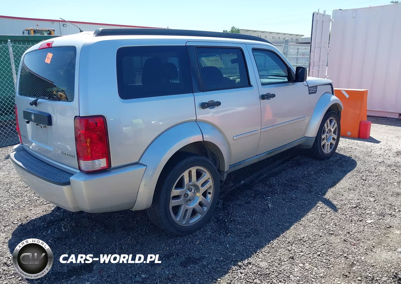 2011 Dodge Nitro Heat VIN:1D4PT4GK2BW605418 - 4