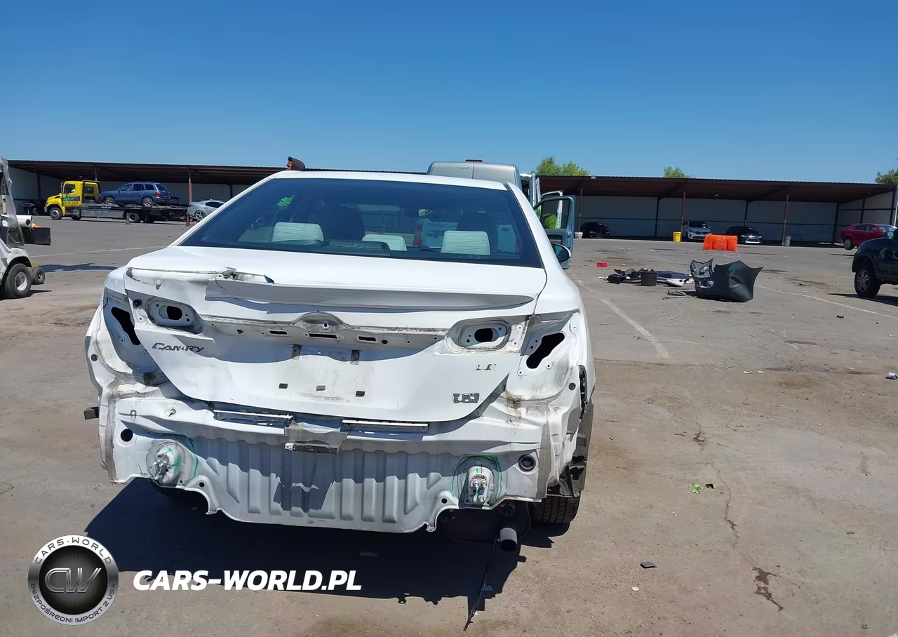 2014 Toyota Camry Hybrid Le VIN:4T1BD1FK7EU103374 - 17