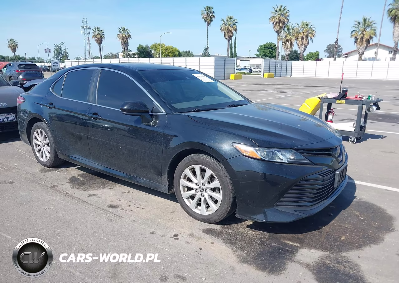 2018 Toyota Camry Le – zdjęcie 1 z 16
