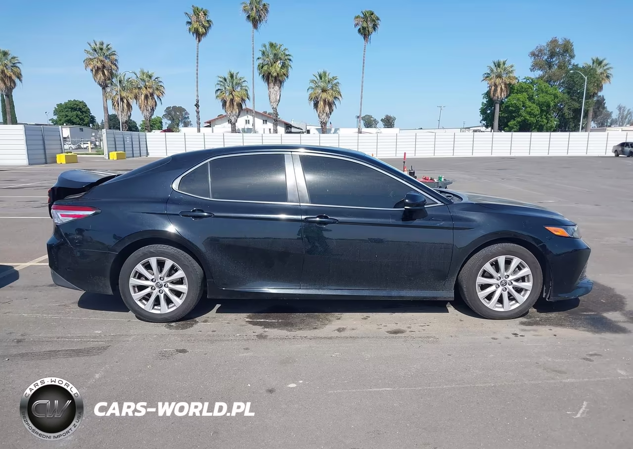 2018 Toyota Camry Le VIN:JTNB11HK9J3038811 - 13