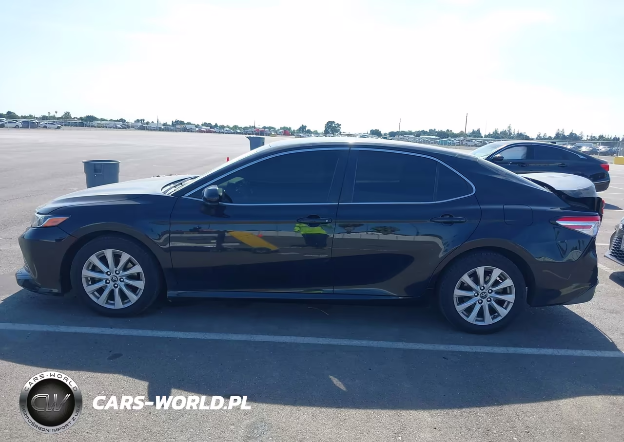 2018 Toyota Camry Le VIN:JTNB11HK9J3038811 - 14