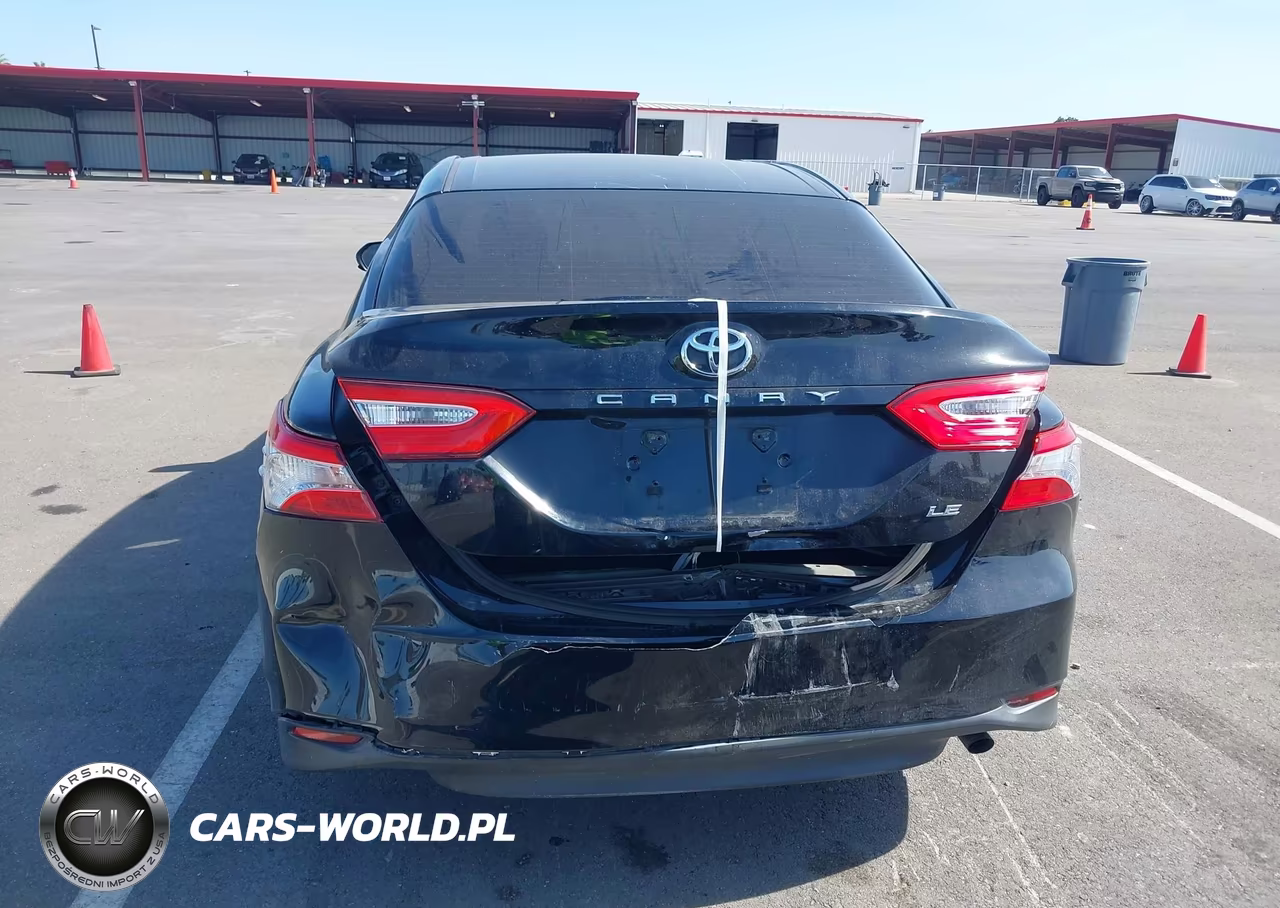 2018 Toyota Camry Le VIN:JTNB11HK9J3038811 - 16