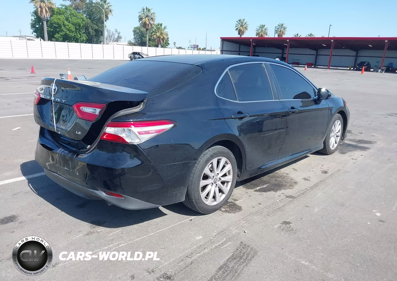 2018 Toyota Camry Le VIN:JTNB11HK9J3038811 - 4