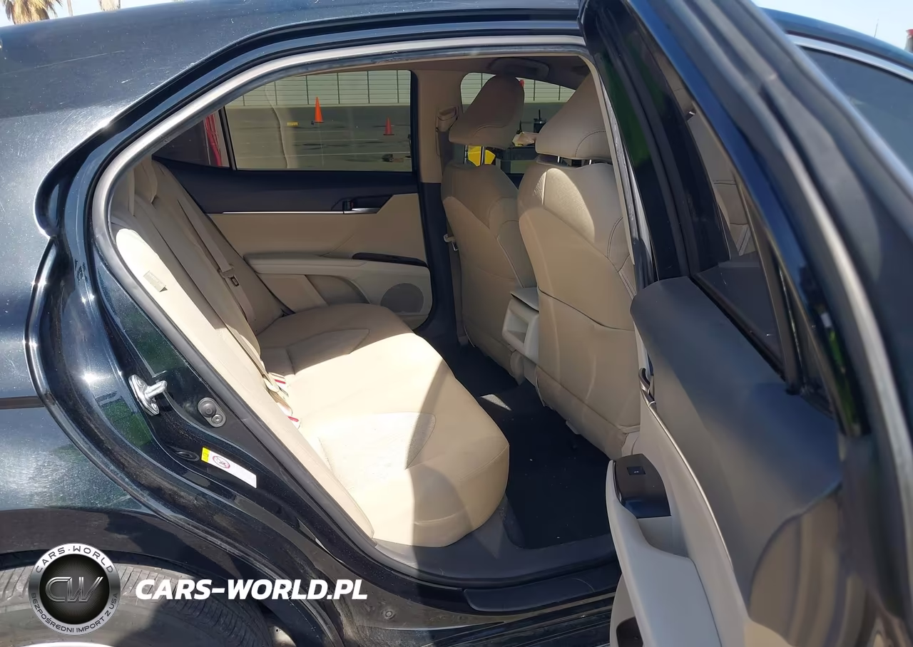 2018 Toyota Camry Le VIN:JTNB11HK9J3038811 - 8