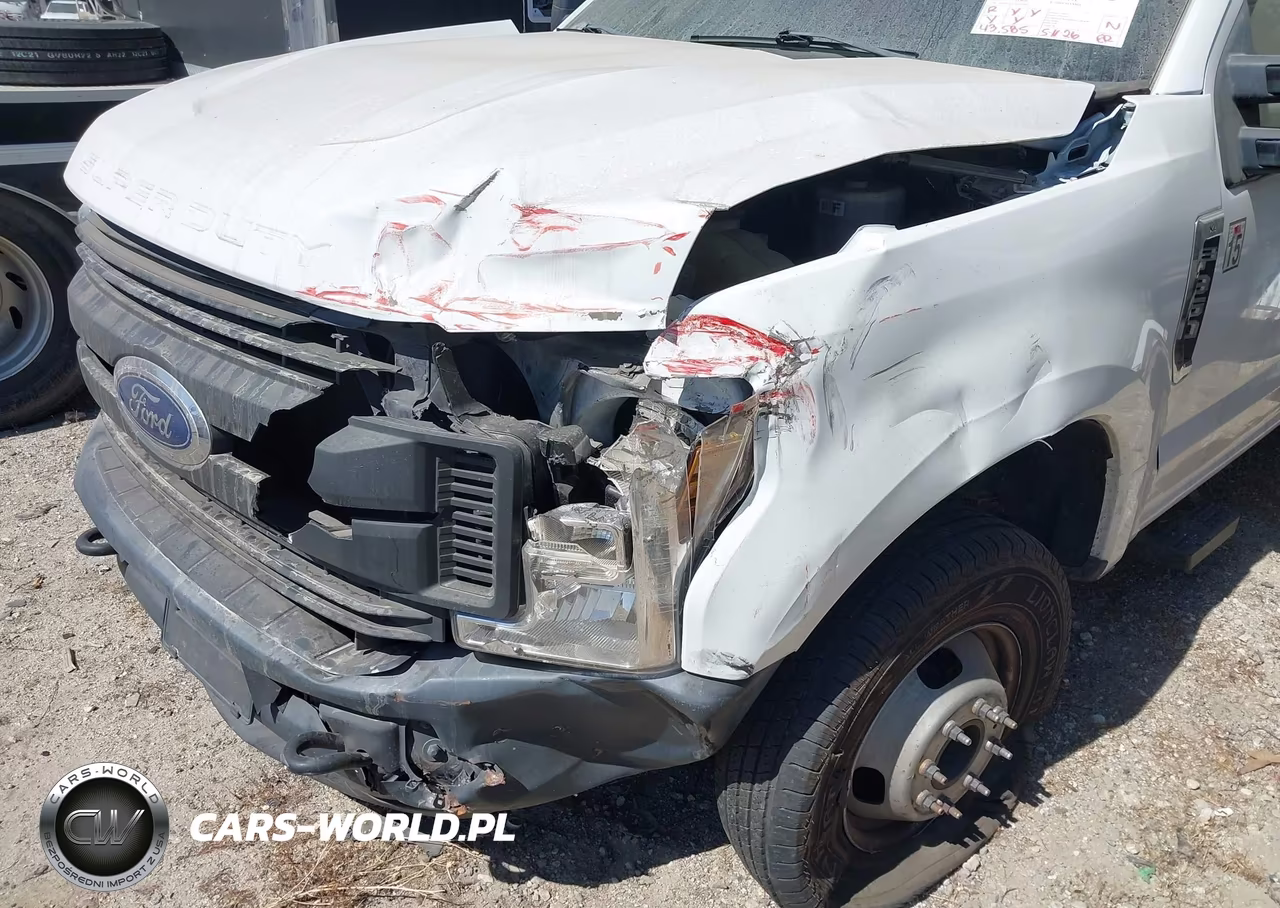 2018 Ford F-350 Chassis Xl VIN:1FDRF3G67JEC20043 - 11