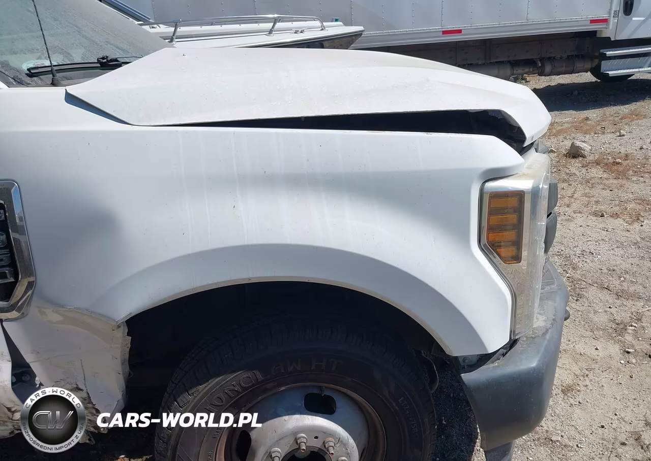 2018 Ford F-350 Chassis Xl VIN:1FDRF3G67JEC20043 - 13
