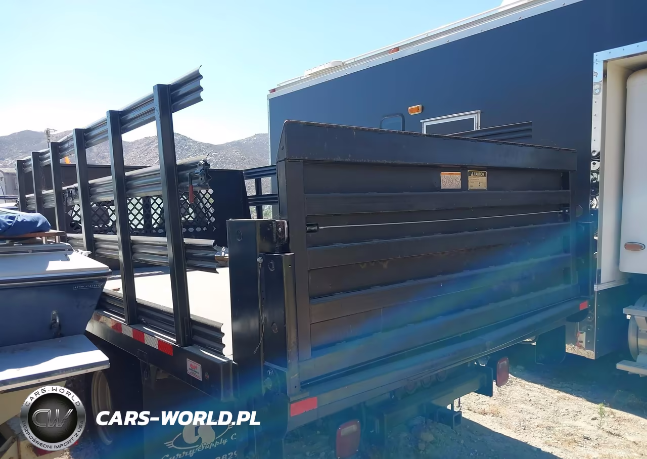 2018 Ford F-350 Chassis Xl VIN:1FDRF3G67JEC20043 - 3