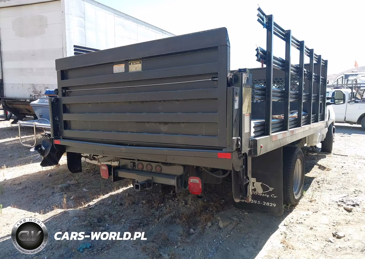 2018 Ford F-350 Chassis Xl VIN:1FDRF3G67JEC20043 - 4