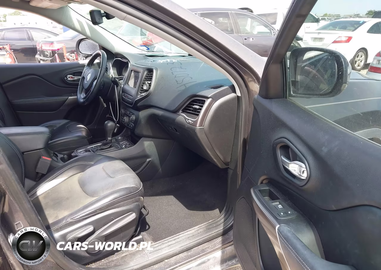 2019 Jeep Cherokee Latitude Plus 4X4 VIN:1C4PJMLN4KD287428 - 5