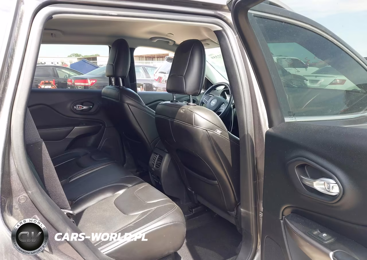 2019 Jeep Cherokee Latitude Plus 4X4 VIN:1C4PJMLN4KD287428 - 8