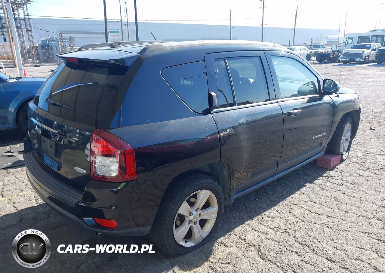 2016 Jeep Compass Latitude VIN:1C4NJDEB0GD614120 - 4