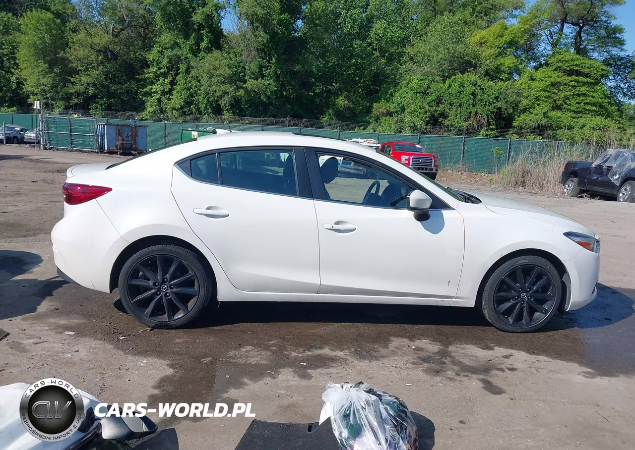 2018 Mazda Mazda3 Touring VIN:3MZBN1V39JM231073 - 14