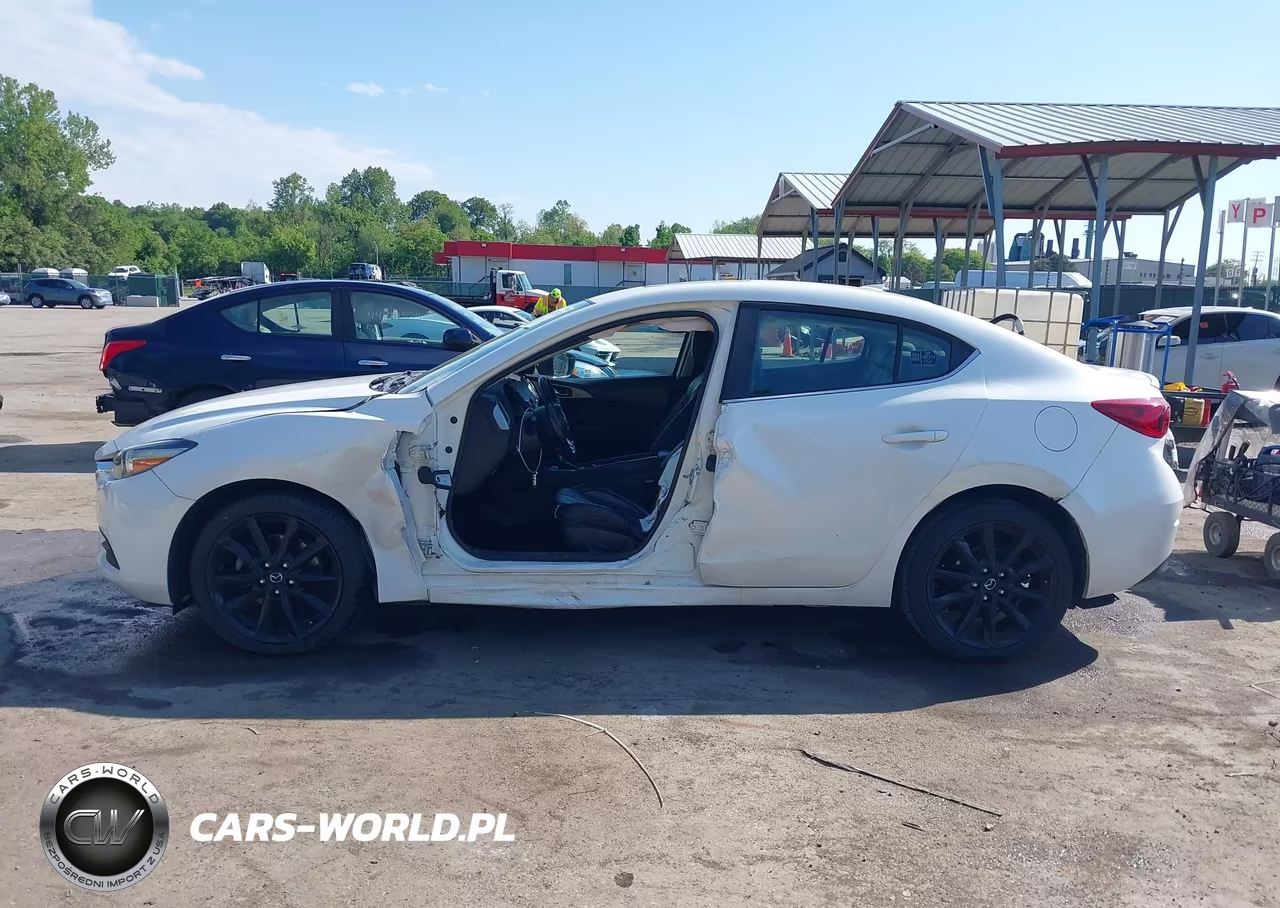2018 Mazda Mazda3 Touring VIN:3MZBN1V39JM231073 - 15