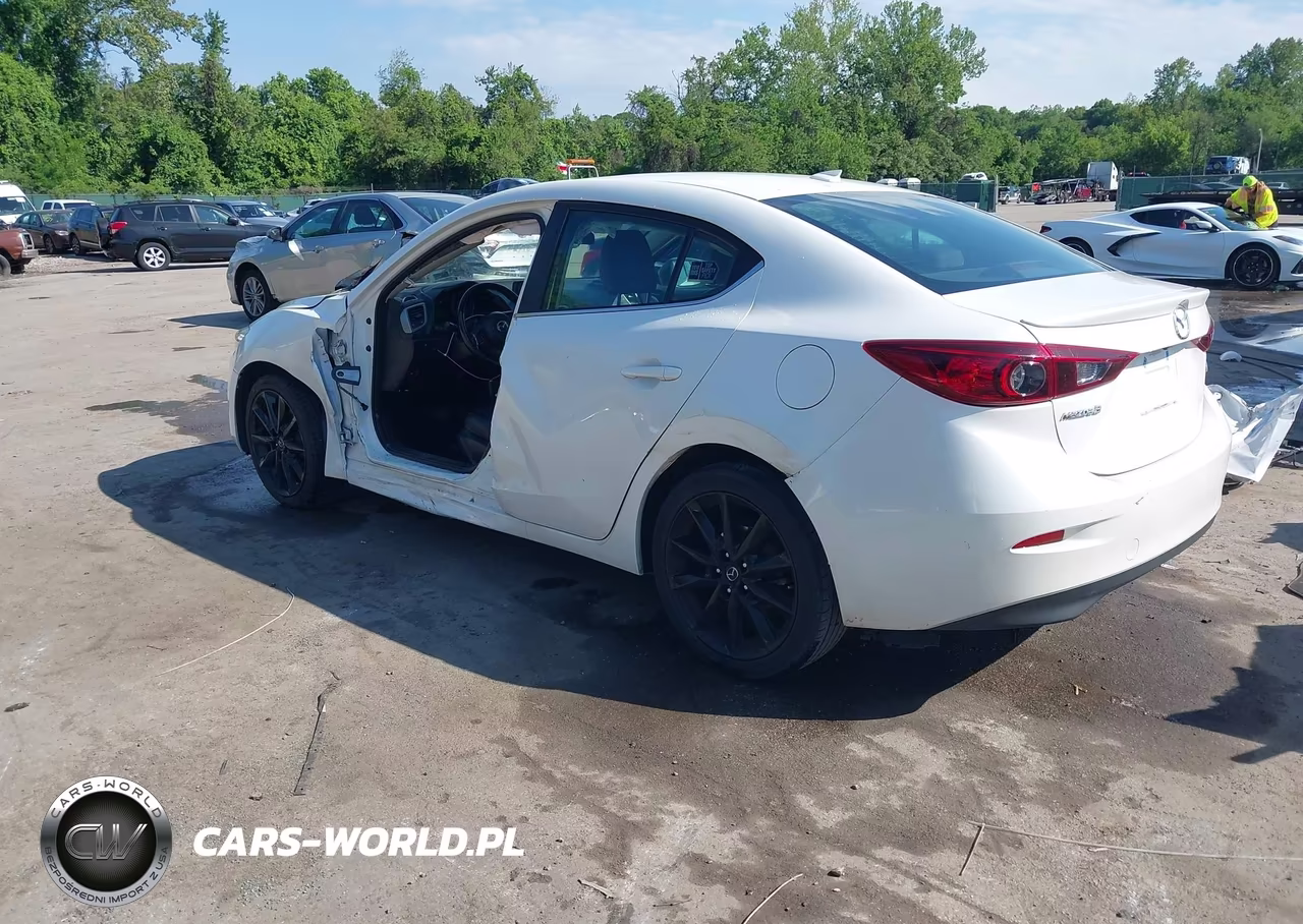 2018 Mazda Mazda3 Touring VIN:3MZBN1V39JM231073 - 3