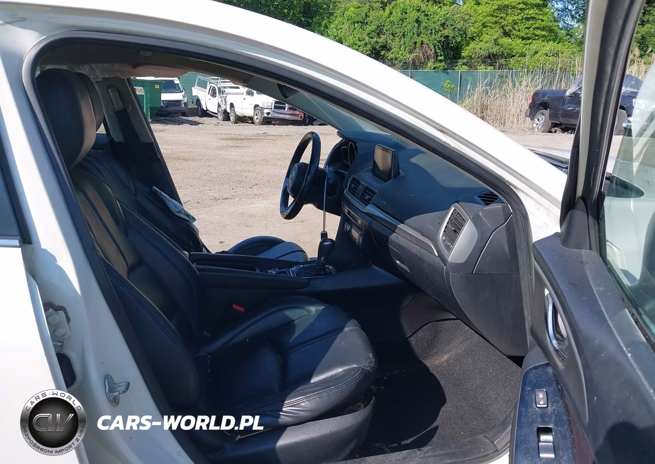 2018 Mazda Mazda3 Touring VIN:3MZBN1V39JM231073 - 5