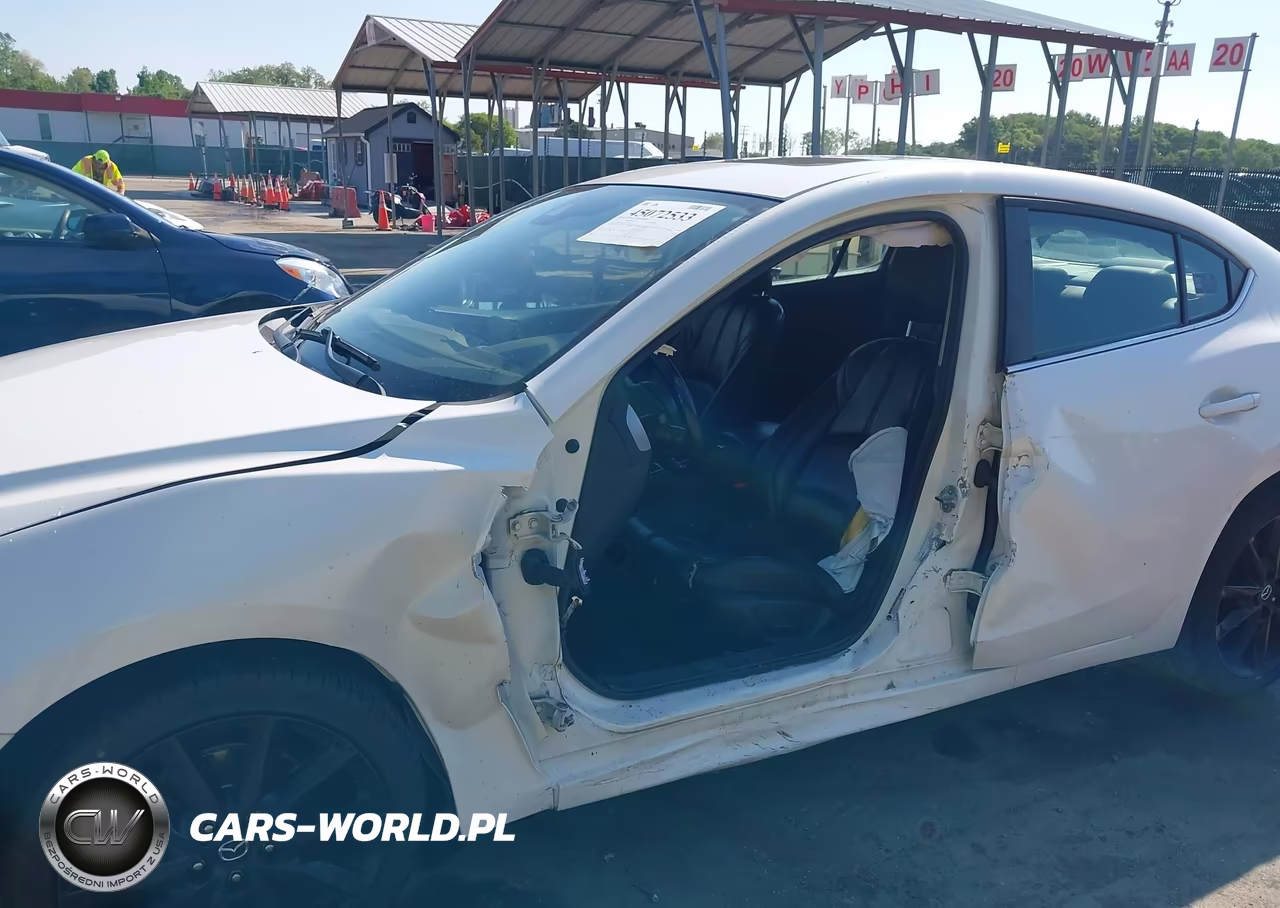 2018 Mazda Mazda3 Touring VIN:3MZBN1V39JM231073 - 6