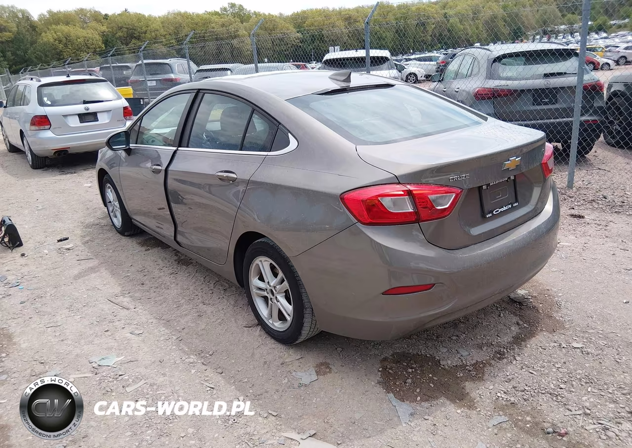 2018 Chevrolet Cruze Lt Auto VIN:1G1BE5SM8J7183298 - 3