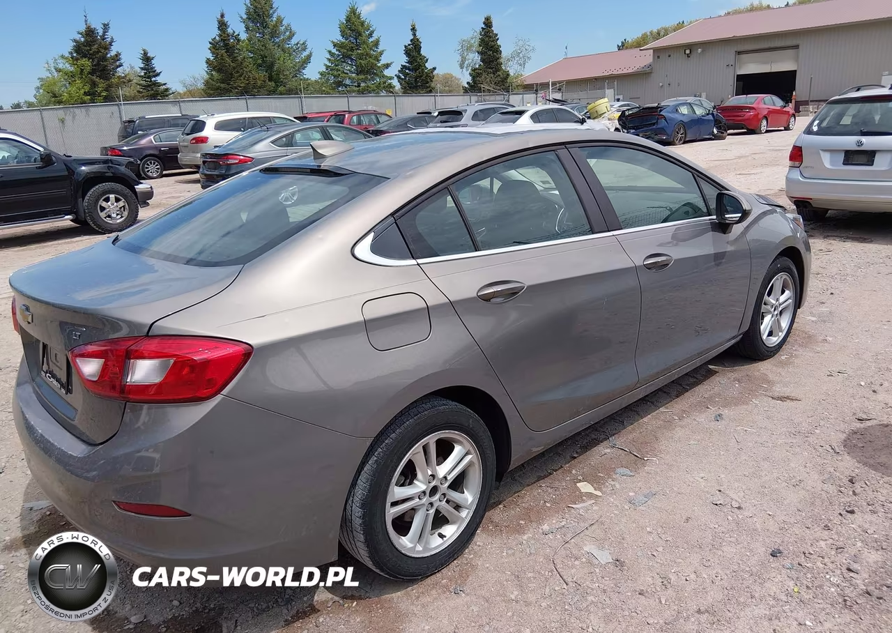2018 Chevrolet Cruze Lt Auto VIN:1G1BE5SM8J7183298 - 4